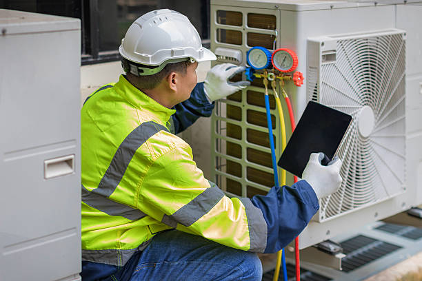 Professional Hvac technician working in Hillsboro, IN
